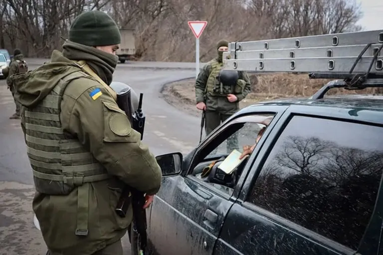 Що робити, якщо зупинили на блокпосту? Поради для захисту прав - Блог адвоката